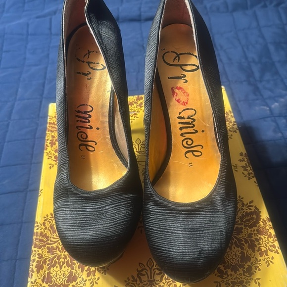 Black platforms - Picture 1 of 3